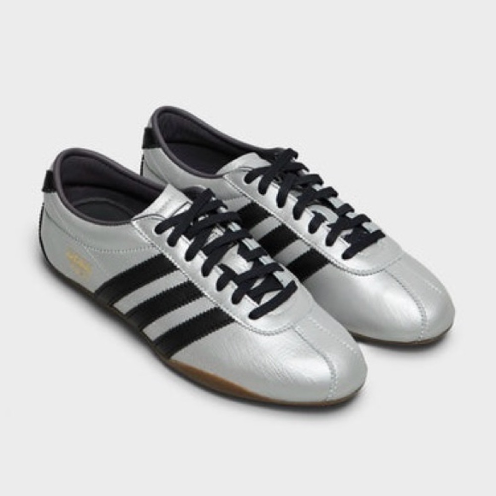 NEW Adidas TOKYO DECON Metallic Silver and Black Sneakers Women Size 9 Runs Big